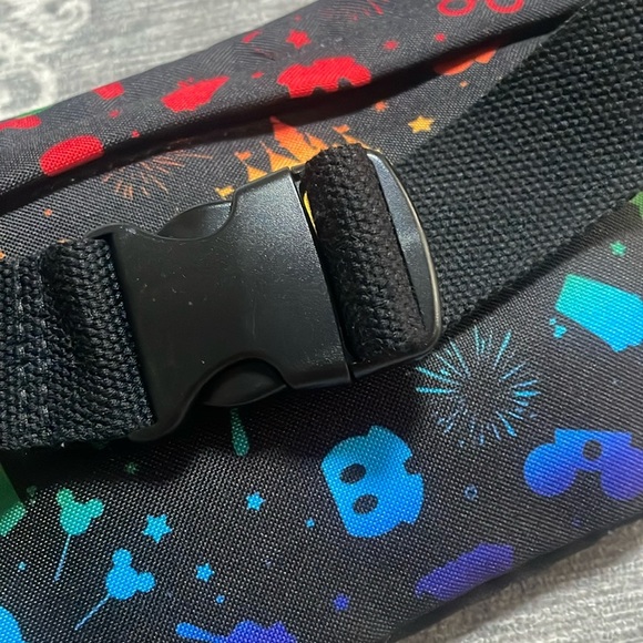 NWOT- 🌈 Disney Theme Parks Fanny Pack/ Shoulder Bag - Picture 5 of 16